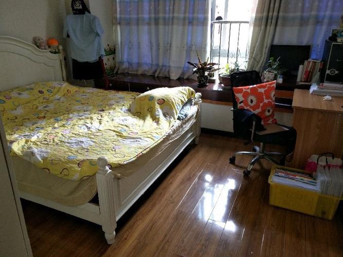 步行街 佳禾钰茂.香港城一房1400元/月